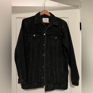 Aritzia TNA jean jacket in black XS for sale.